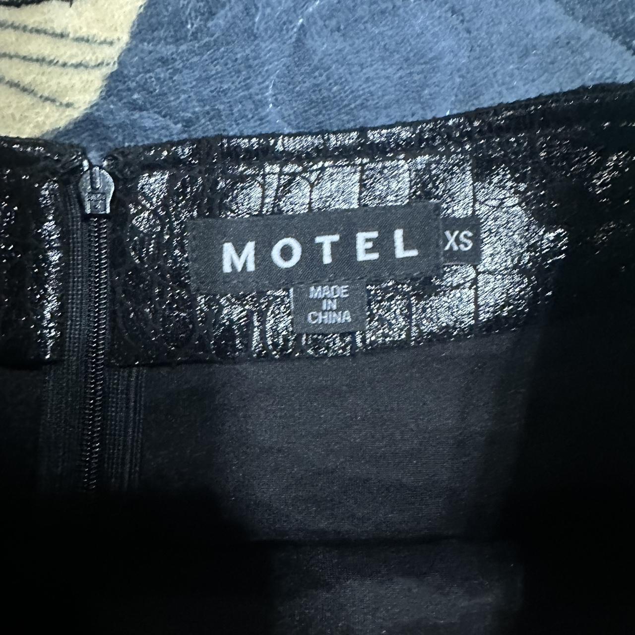 motel snake skin mini skirt size xs 🐈‍⬛ the skirt has... Depop