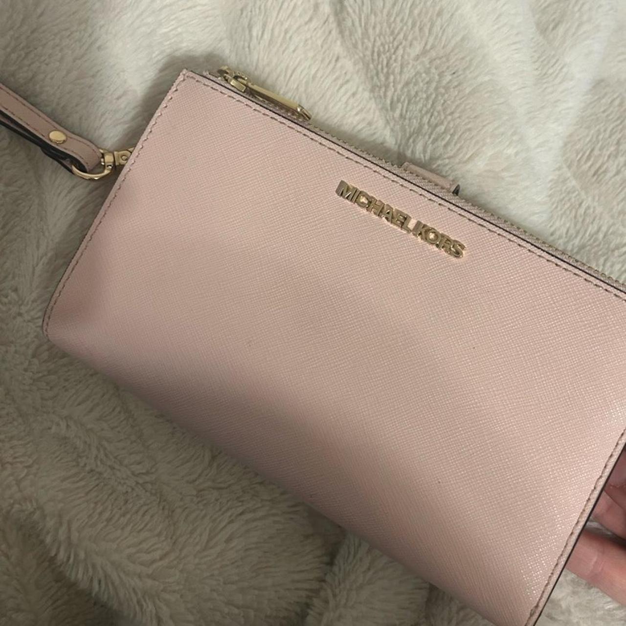 Great Condition Michael fashion Kors Wristlet