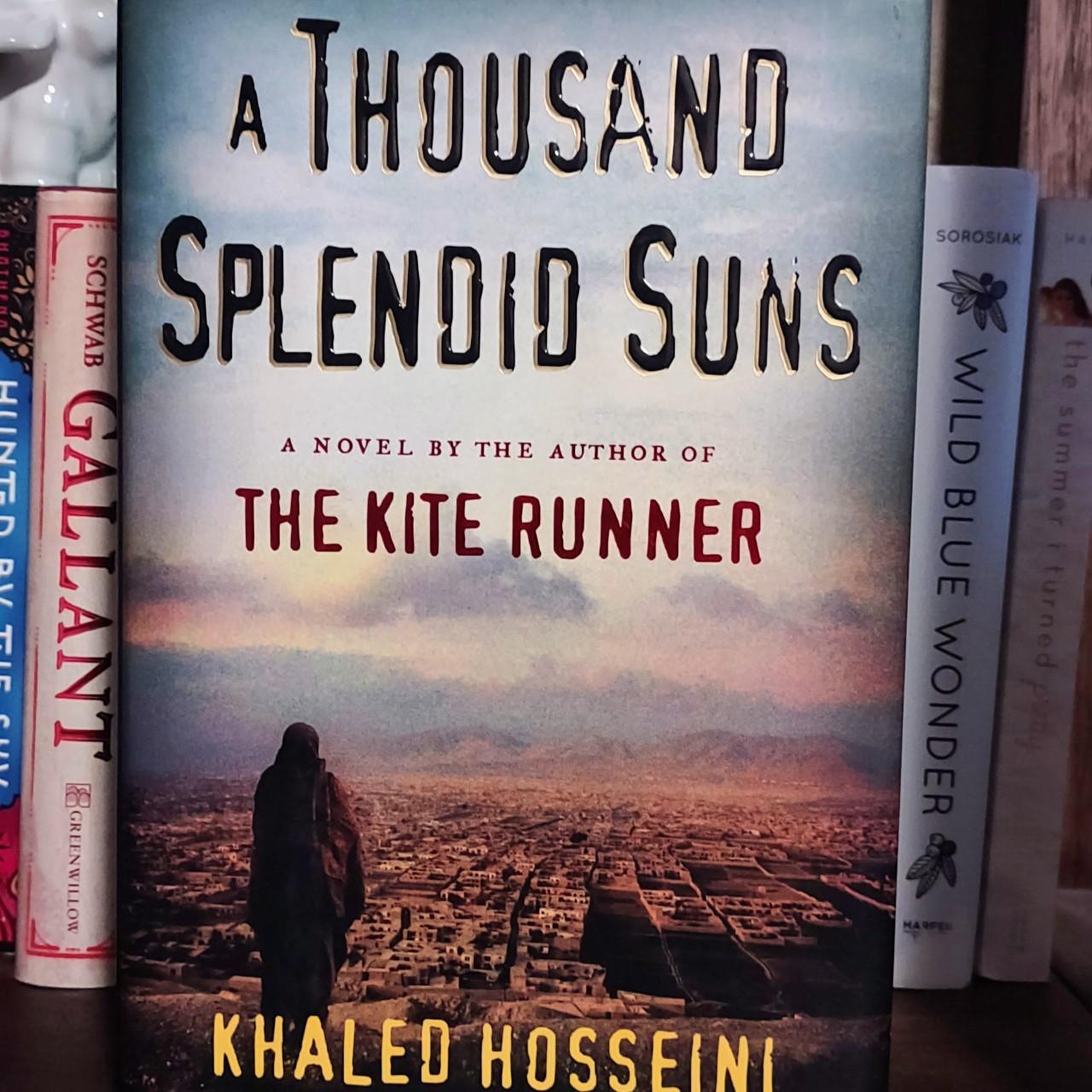 Mille splendidi soli di Khaled Hosseini (autore de - Depop