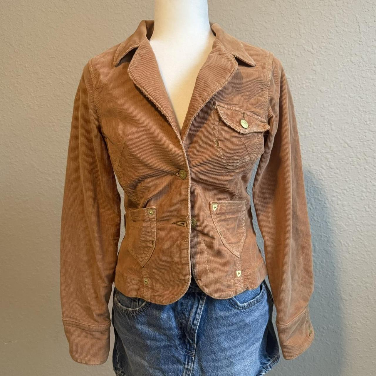 item listed by xoxorenee