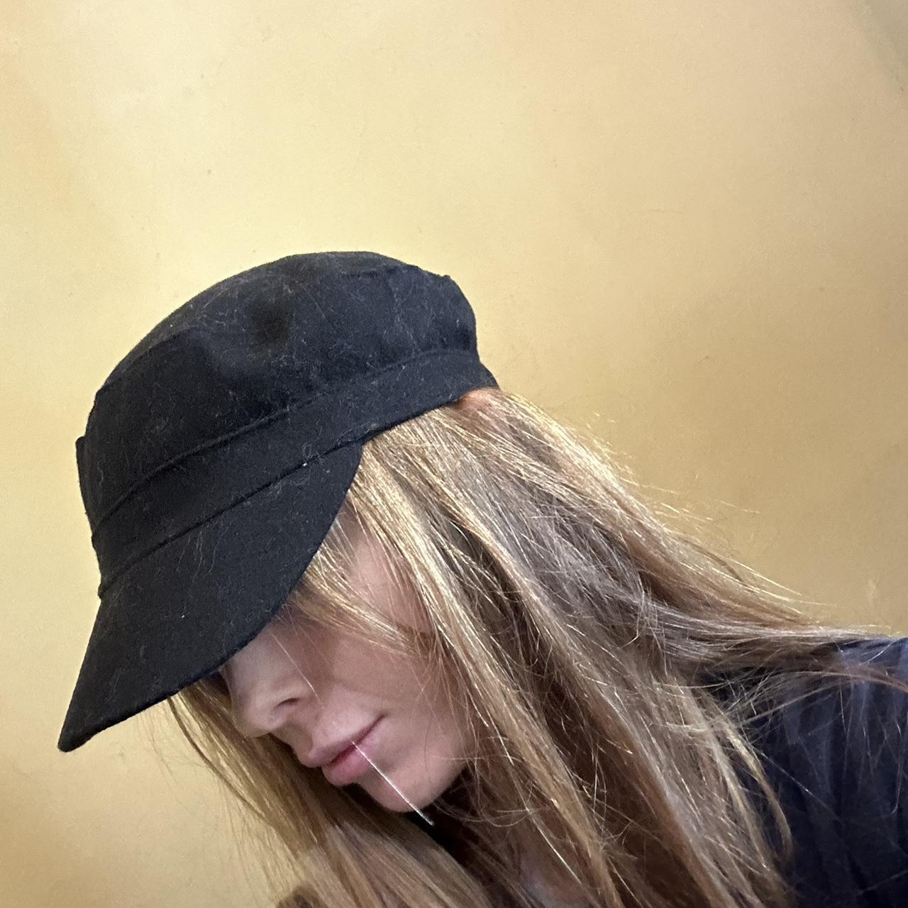 Sportsgirl 90s black bakers cap