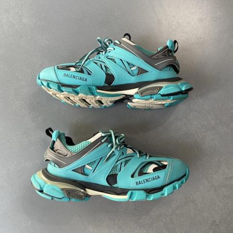 Turquoise best sale balenciaga shoes