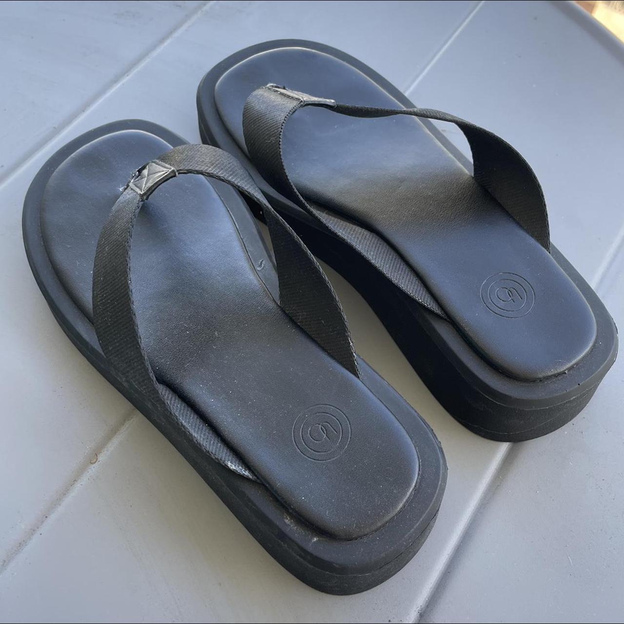 Urban Outfitters Women's Black Flipflops | Depop