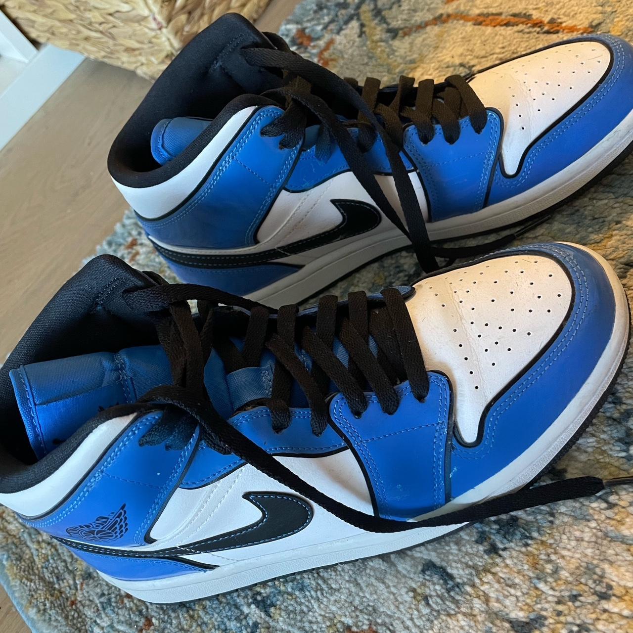 Nike Men's Blue and White Trainers | Depop