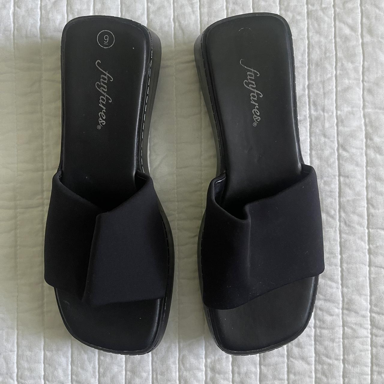 Y2k platform sandals Would best fit a size 9 wide - Depop