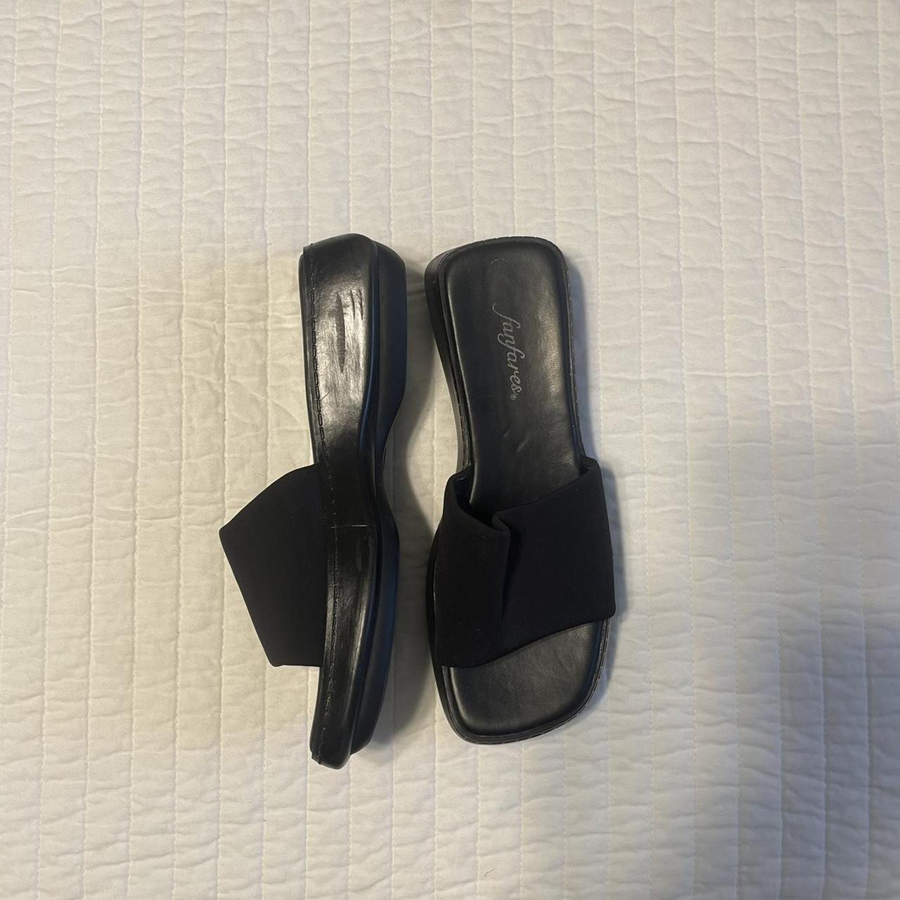 Y2k platform sandals Would best fit a size 9 wide - Depop