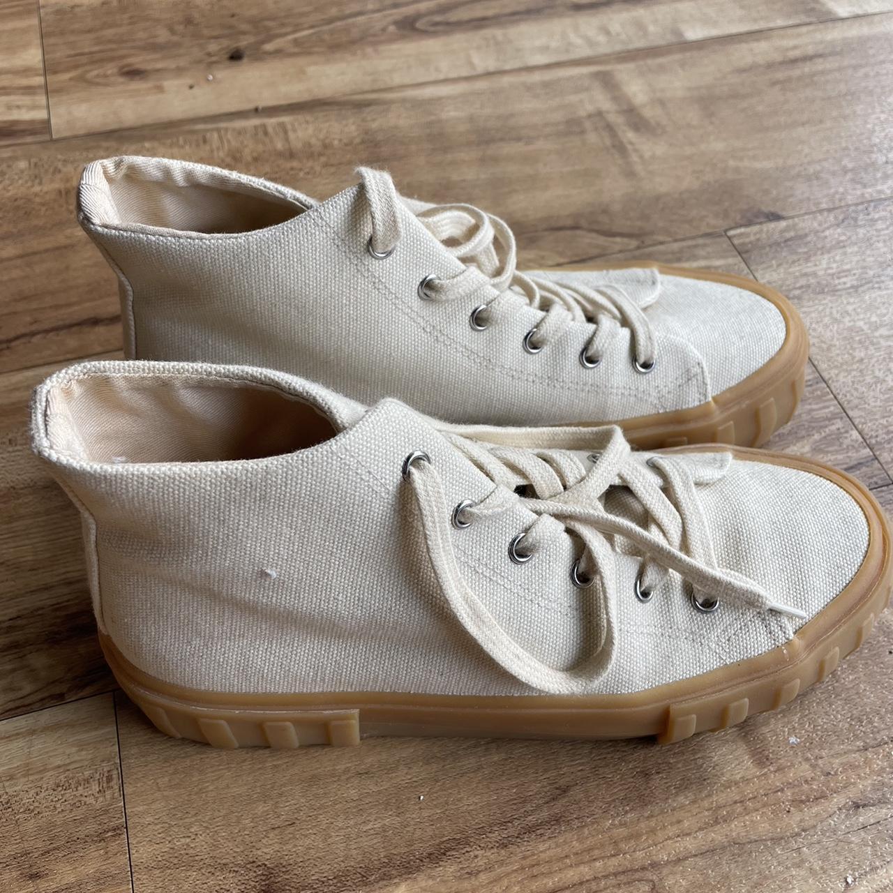 Zara Women's Cream and Tan Trainers Depop