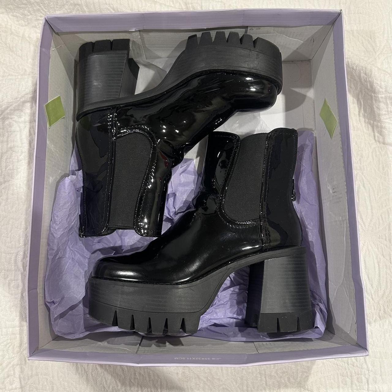 item listed by evatusquets