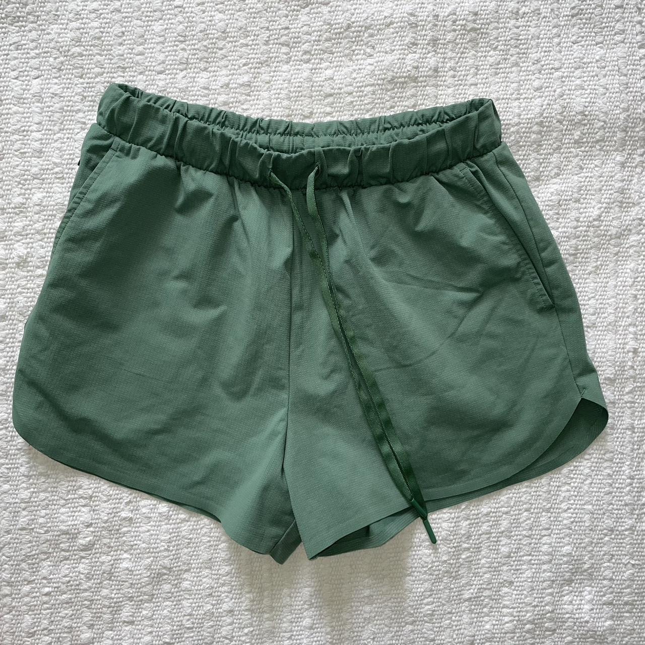 Uniqlo active shorts Safe green, excellent... - Depop