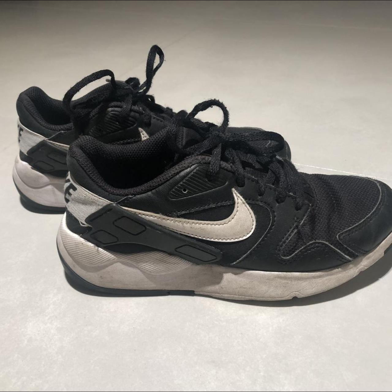 junior size 4 nike trainers