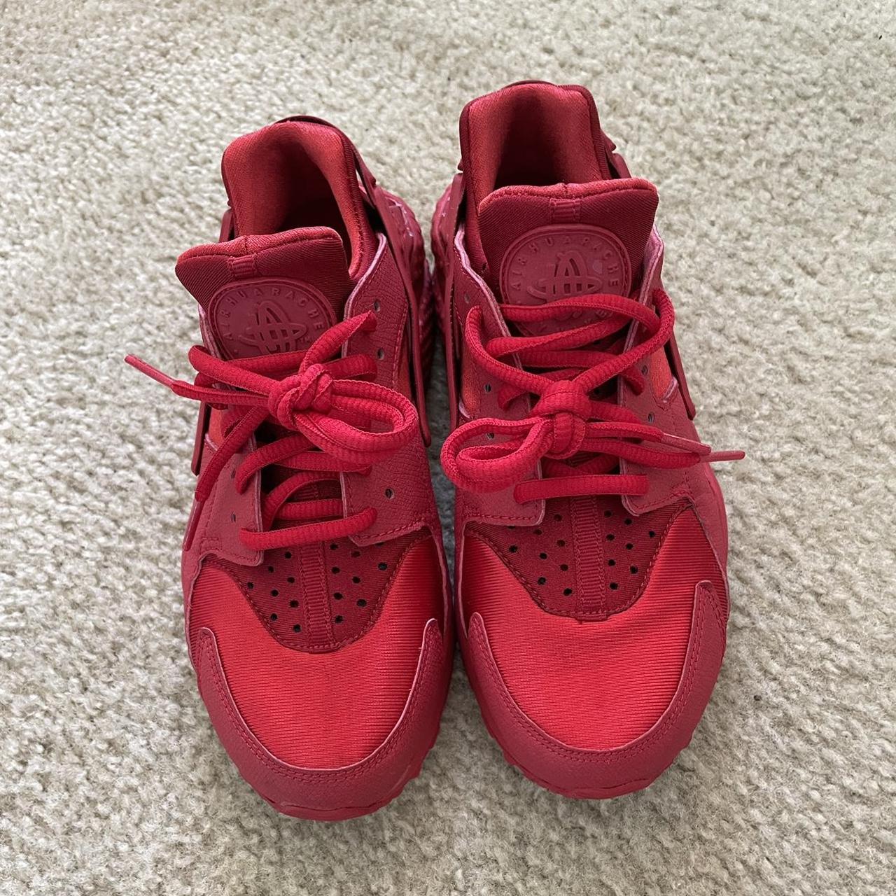 Red huaraches best sale size 6