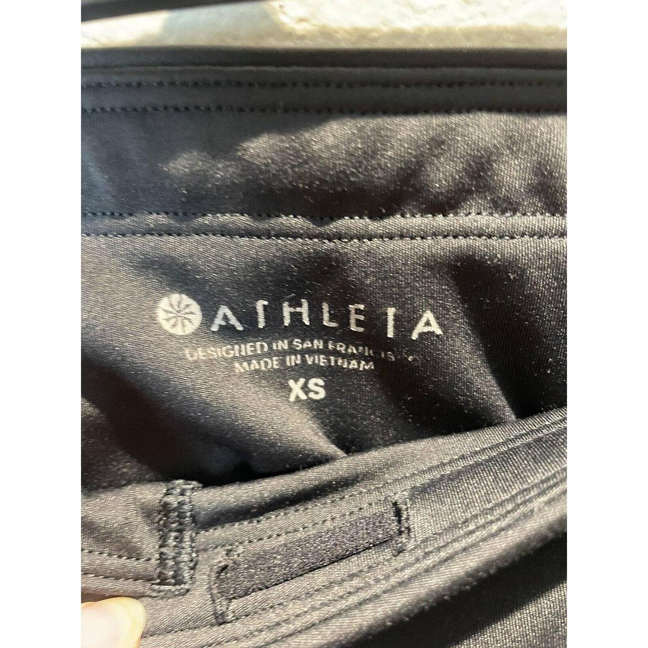 Athleta, Black Cropped Athletic Leggings, XS. Waist - Depop