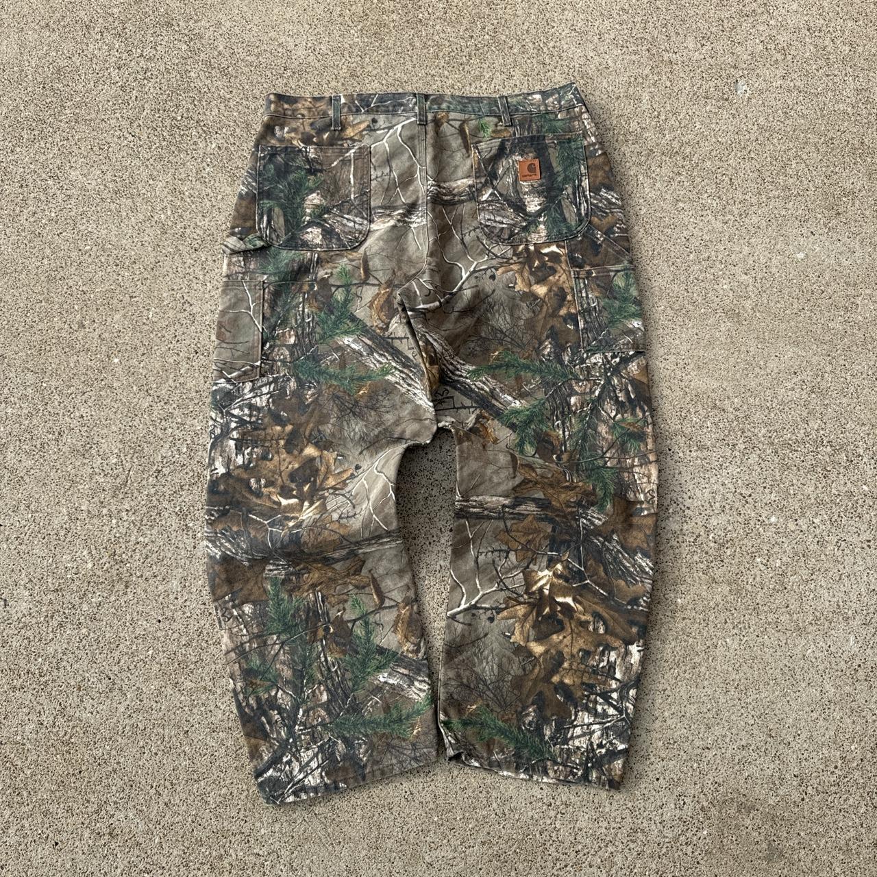 BAGGY VINTAGE CAMO CARHARTT CARPENTERS 40 x 30 FREE... - Depop