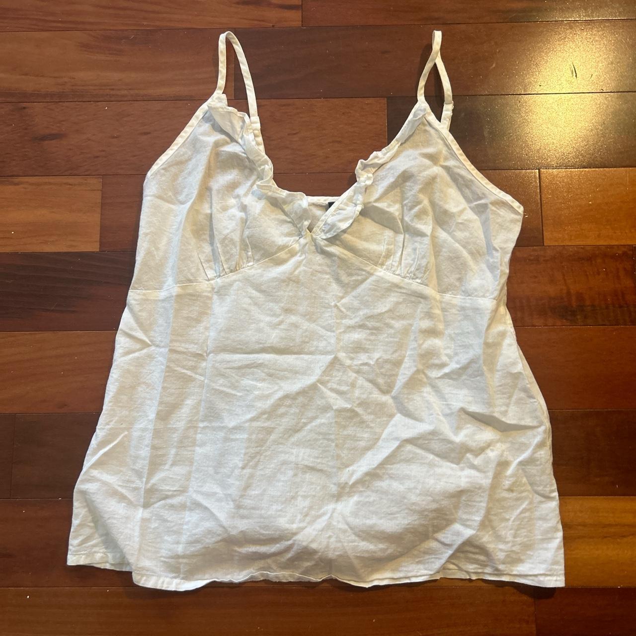 Tahari Women's White Crop-top | Depop