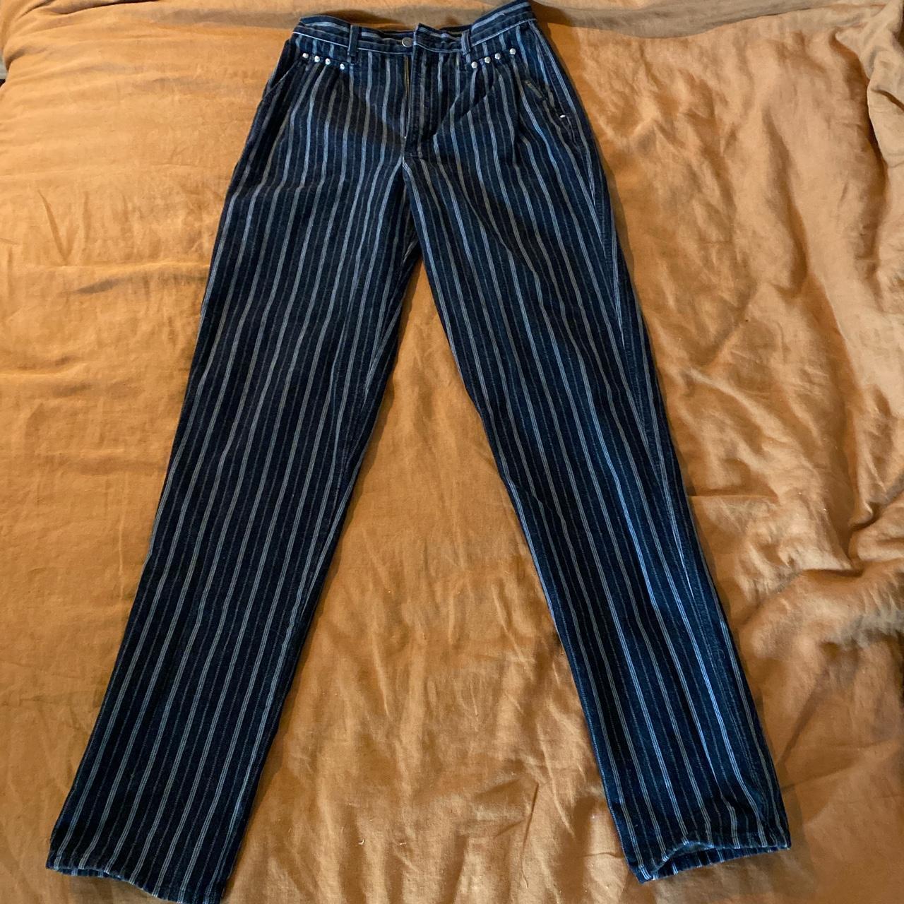 Super cute vintage 90s Rockies style pleated high - Depop