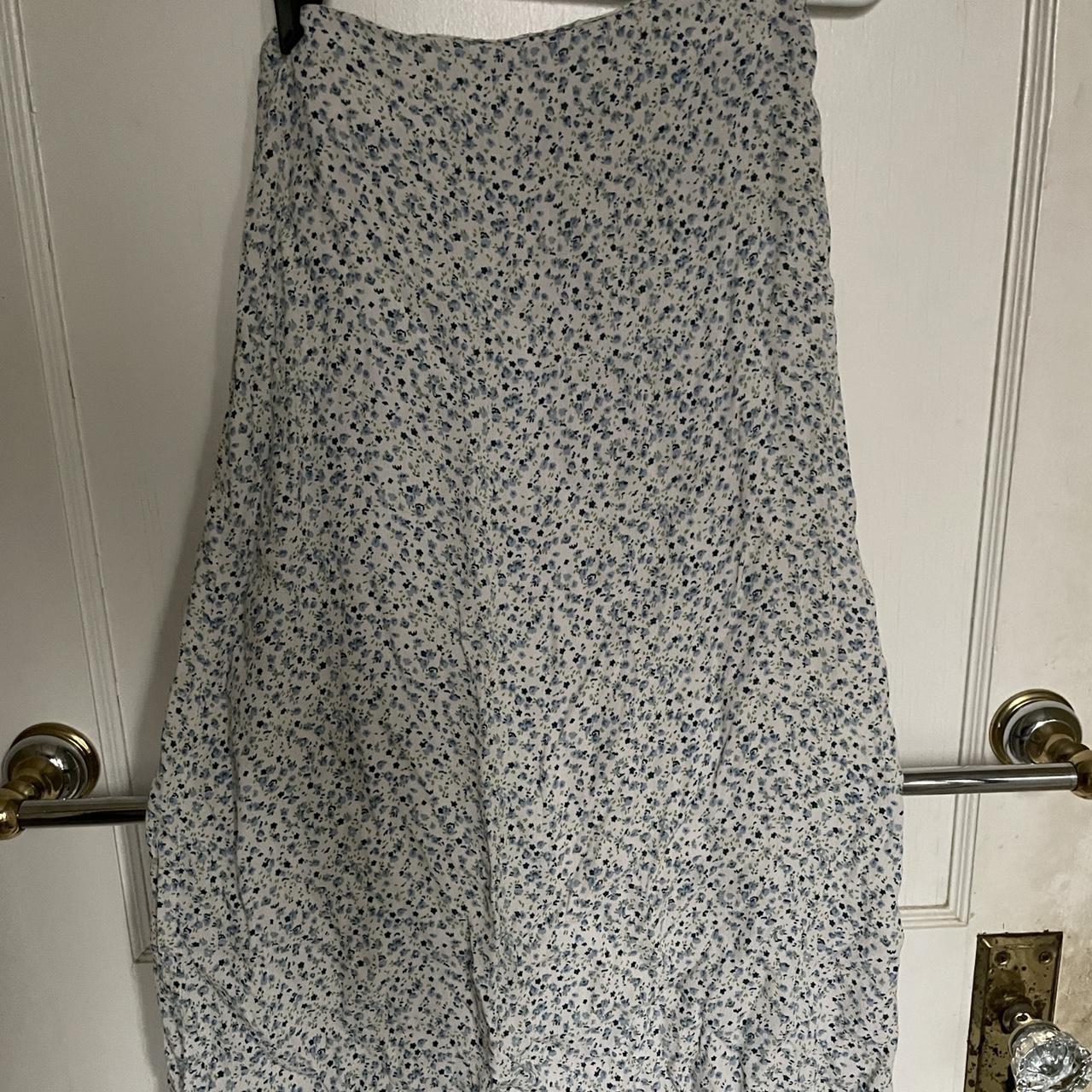 Super adorable Brandy Melville midi skirt Size 2 I... Depop