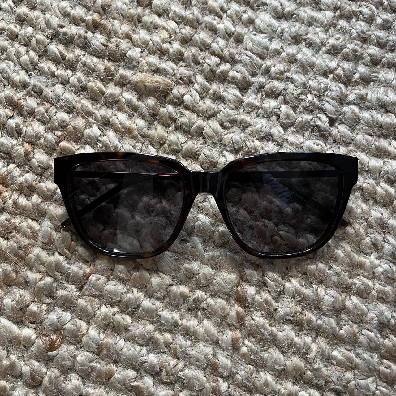 sunglass hut saint laurent