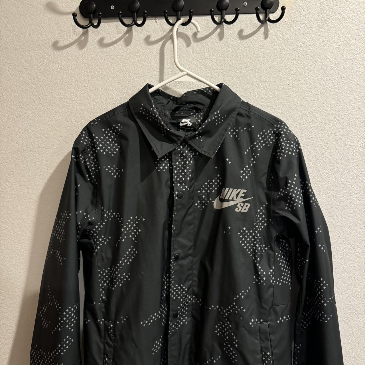 Nike SB coaches Nike SB logo is