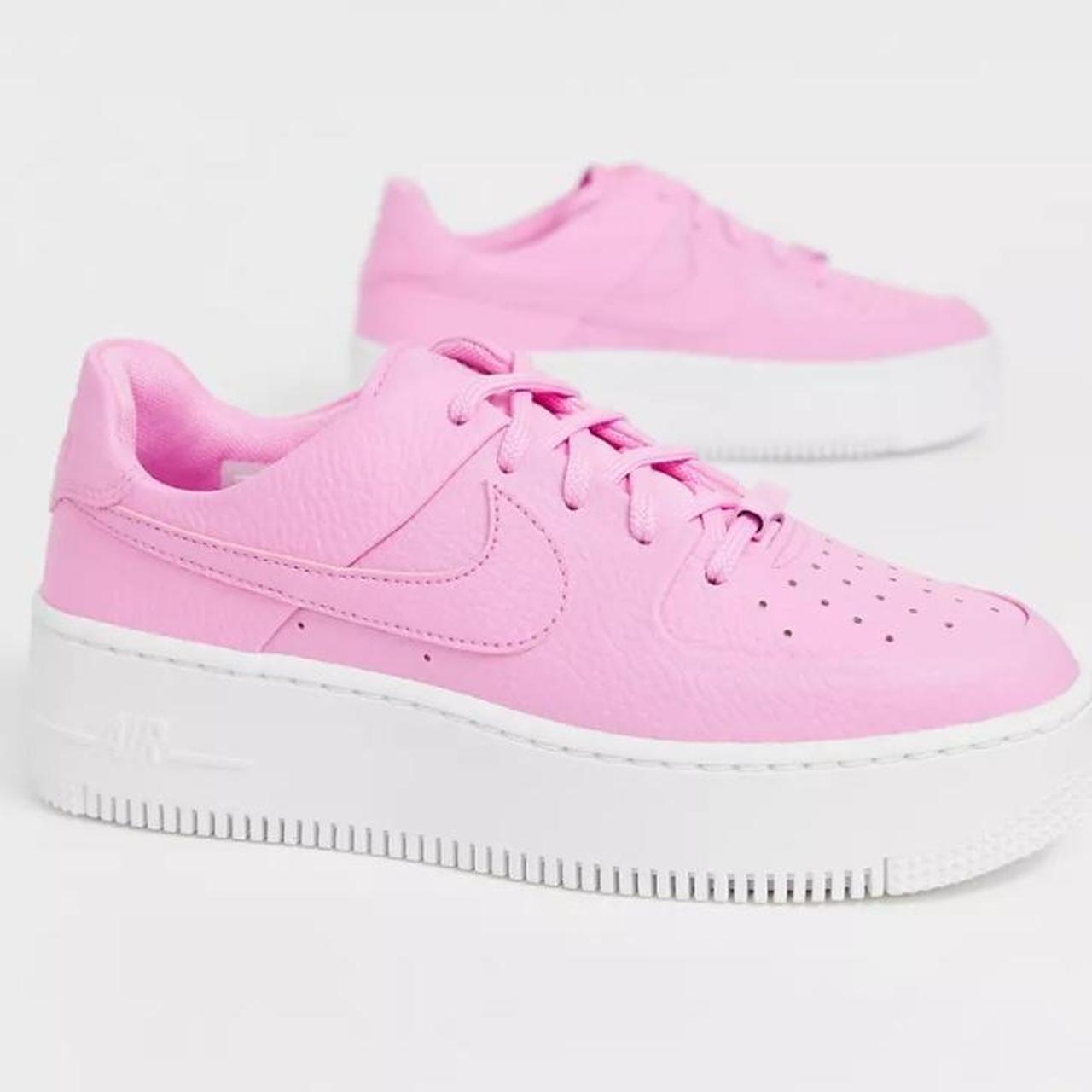 Pink shops nike sage