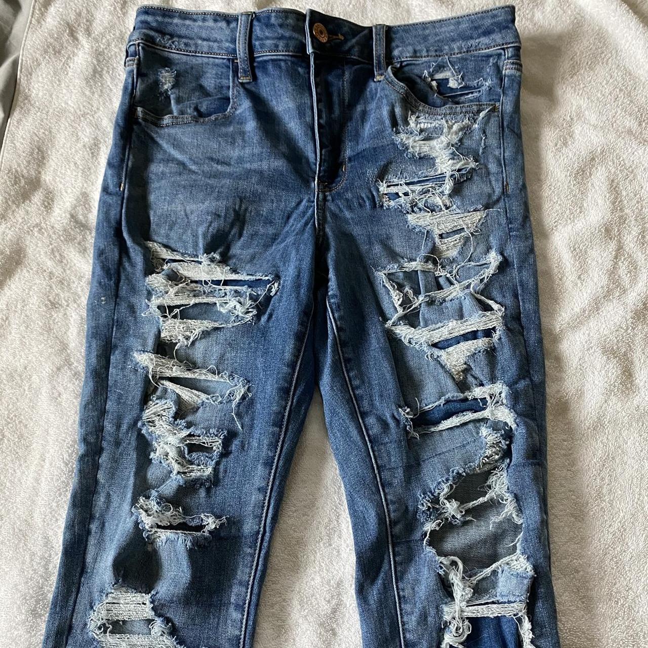 Preloved american eagle distressed/ripped jeans!!