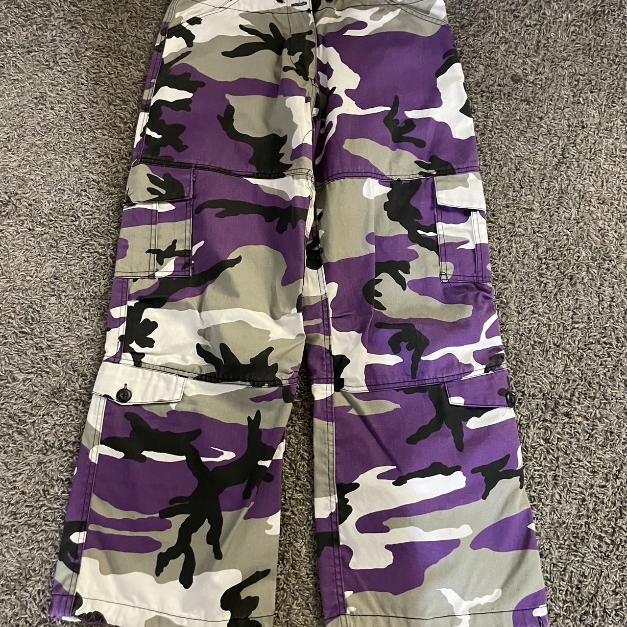 zumiez purple camo cargo pants Size xs Depop