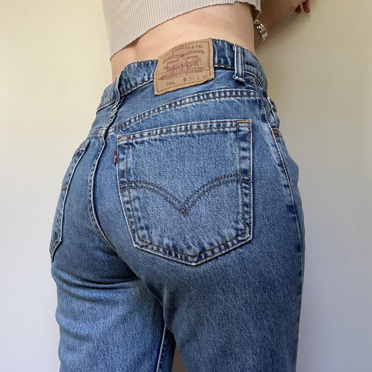 🫶🪲FREE SHIPPING🪲🫶 LEVI vintage denim jeans W 33 L... - Depop