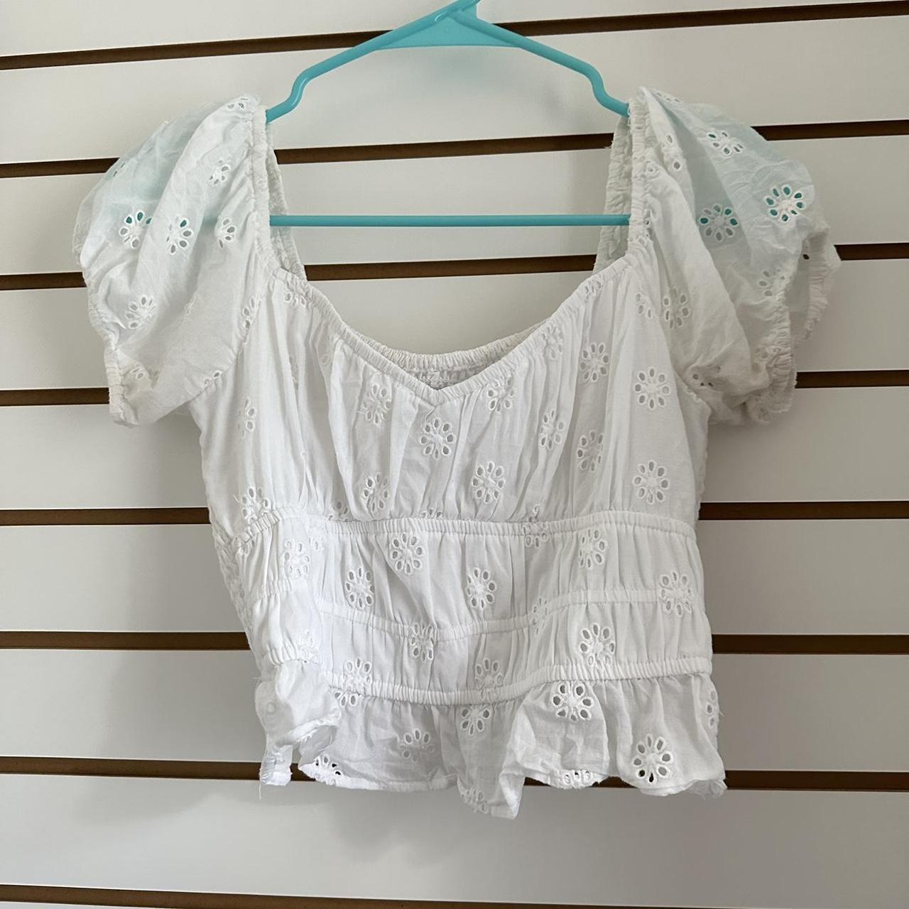hollister white puff sleeve eyelet top size xs,
