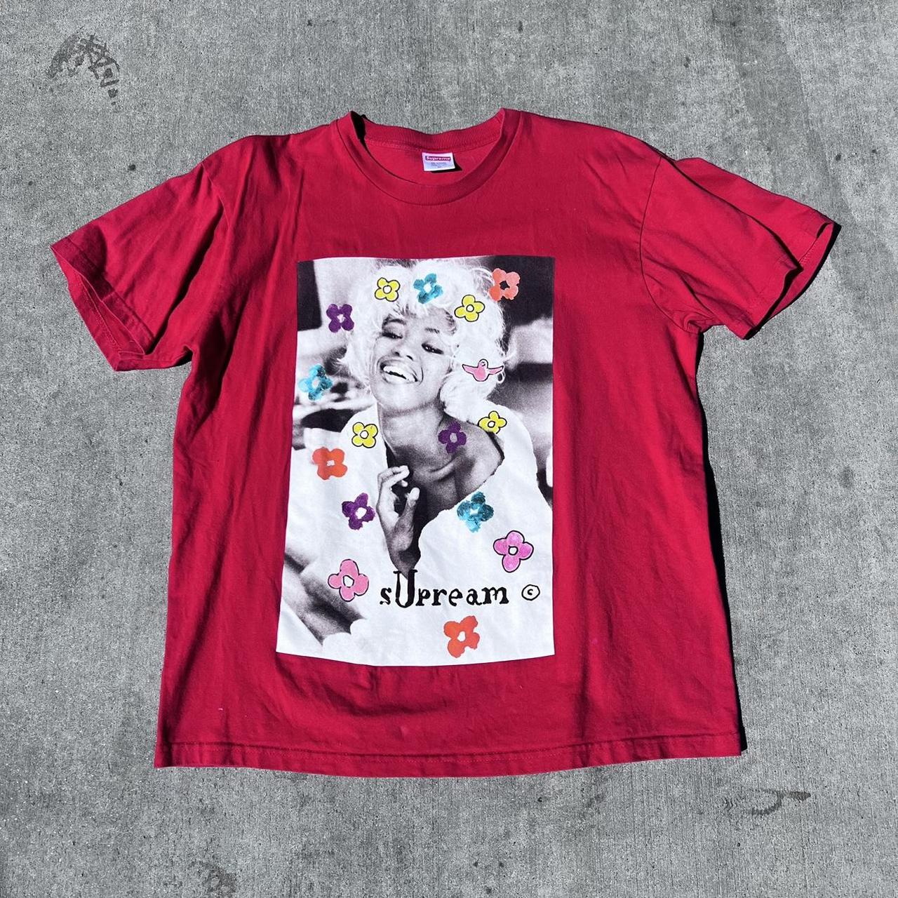 Noami outlets Cambell supreme tee