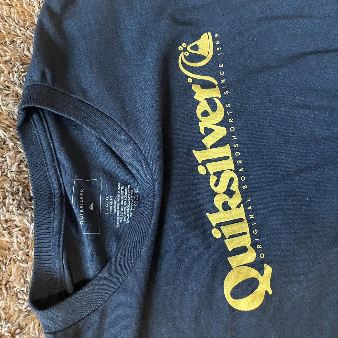 Quiksilver Men's Navy and Yellow T-shirt (2)