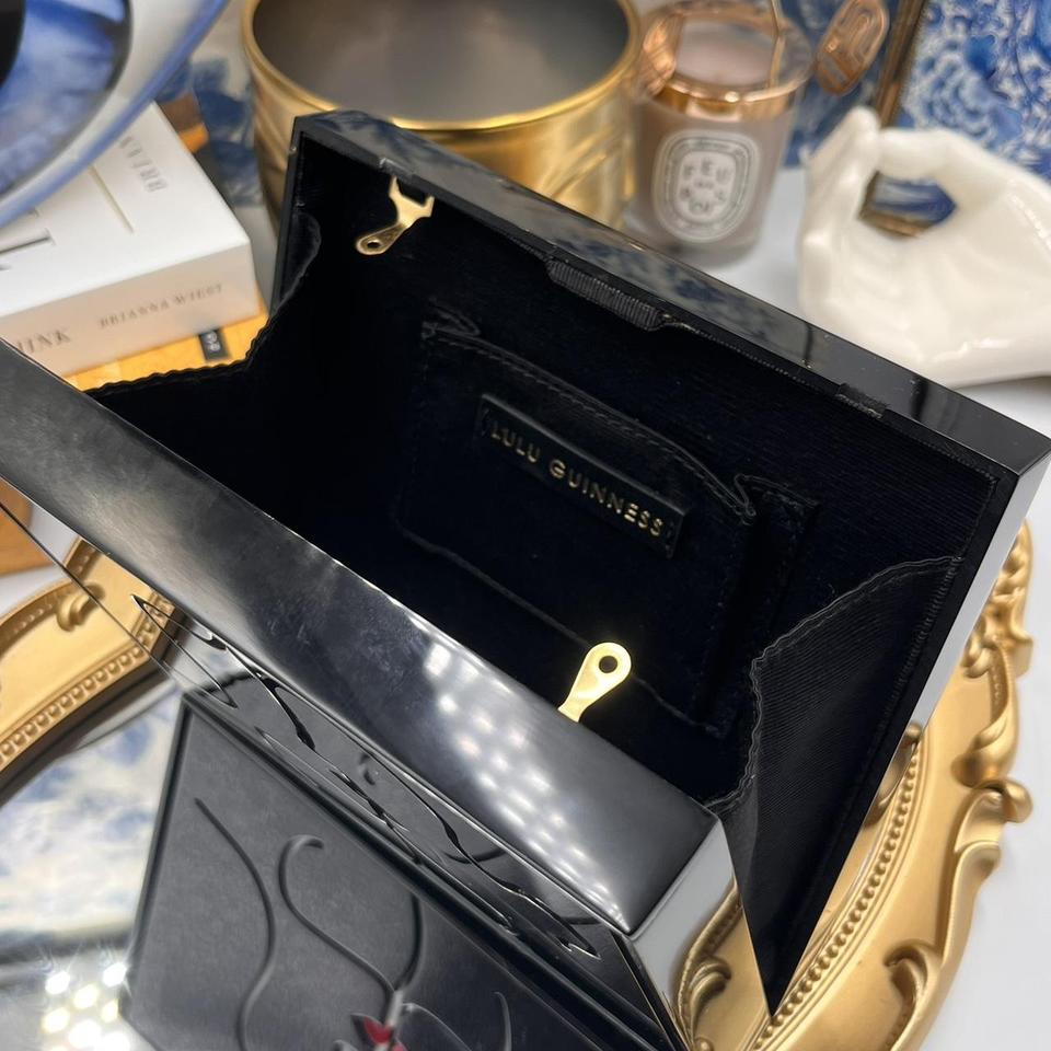 ★新品★ Lulu Guinness クラッチバッグ Carrie Clutch 🧿🧿 LULU GUINNESS Carrie Box Clutch Lulu's classic | Depop