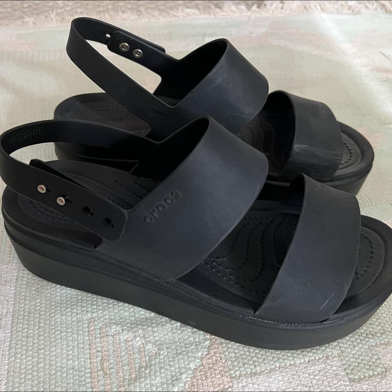 Brooklyn Buckle - Sandal - Crocs