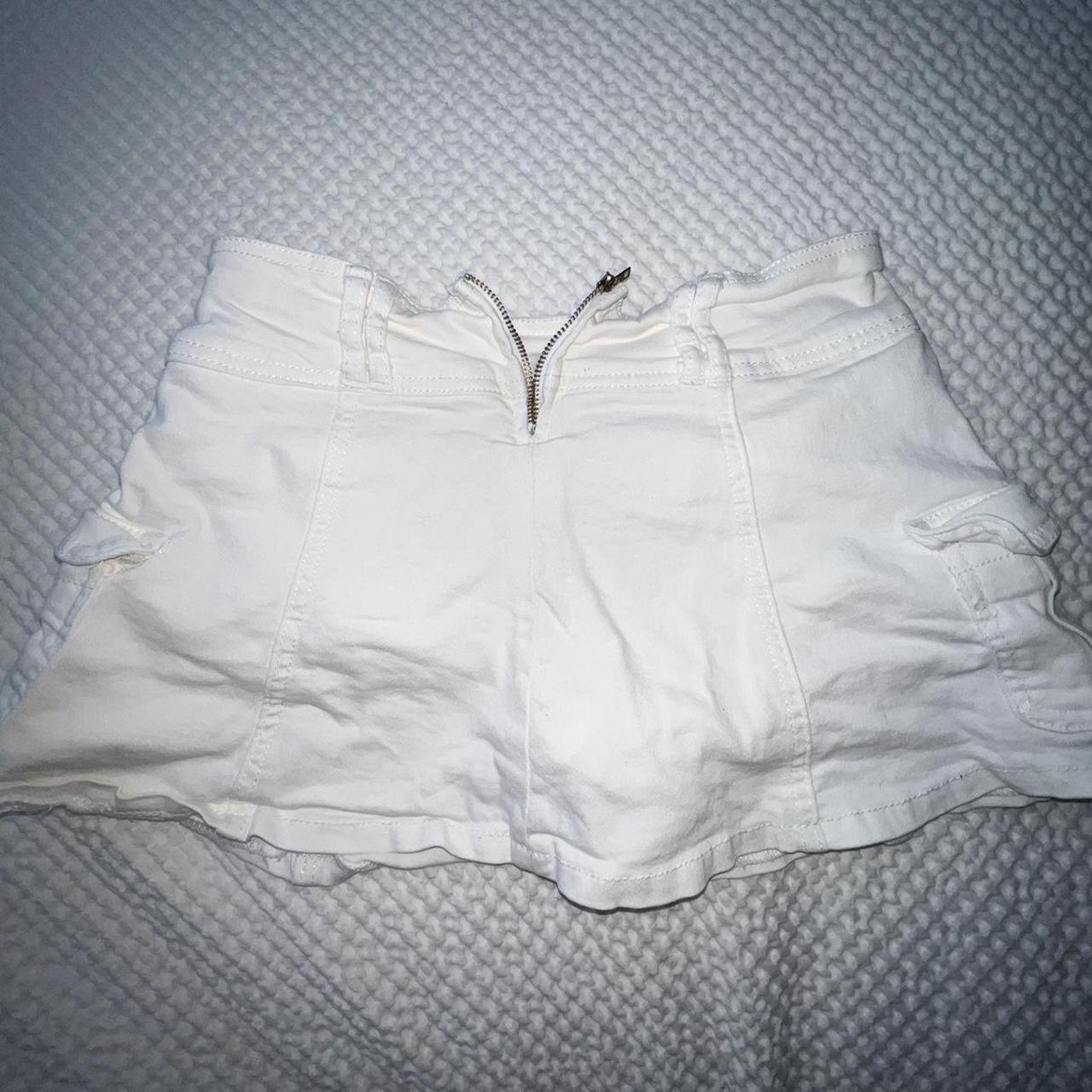 Cute Y2K style white mini skort Front zipper is... - Depop