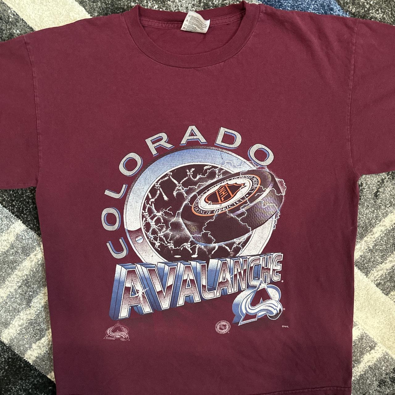 Vintage avalanche shirt Nice graphic in the front - Depop