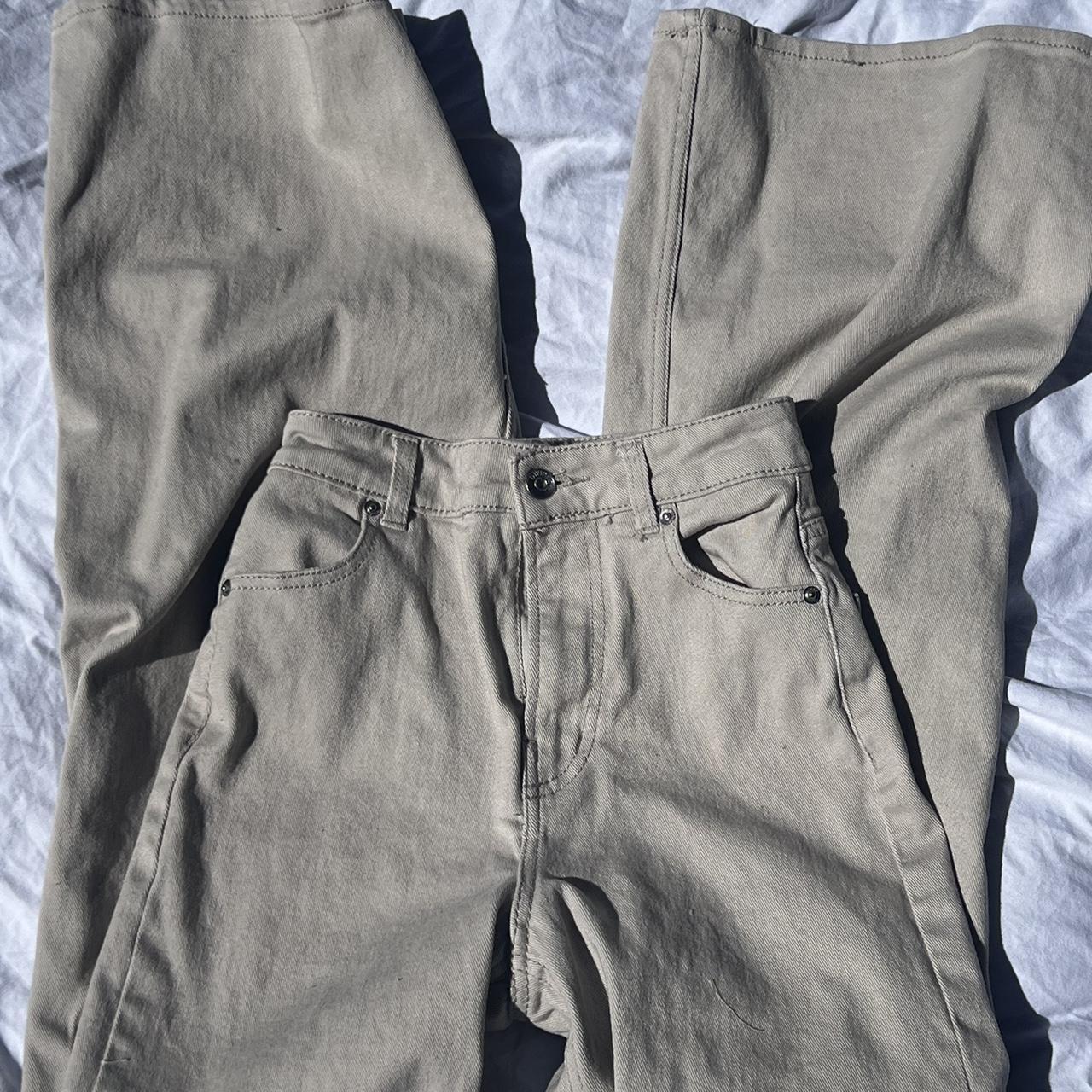 H&M Women's Cream Jeans Depop