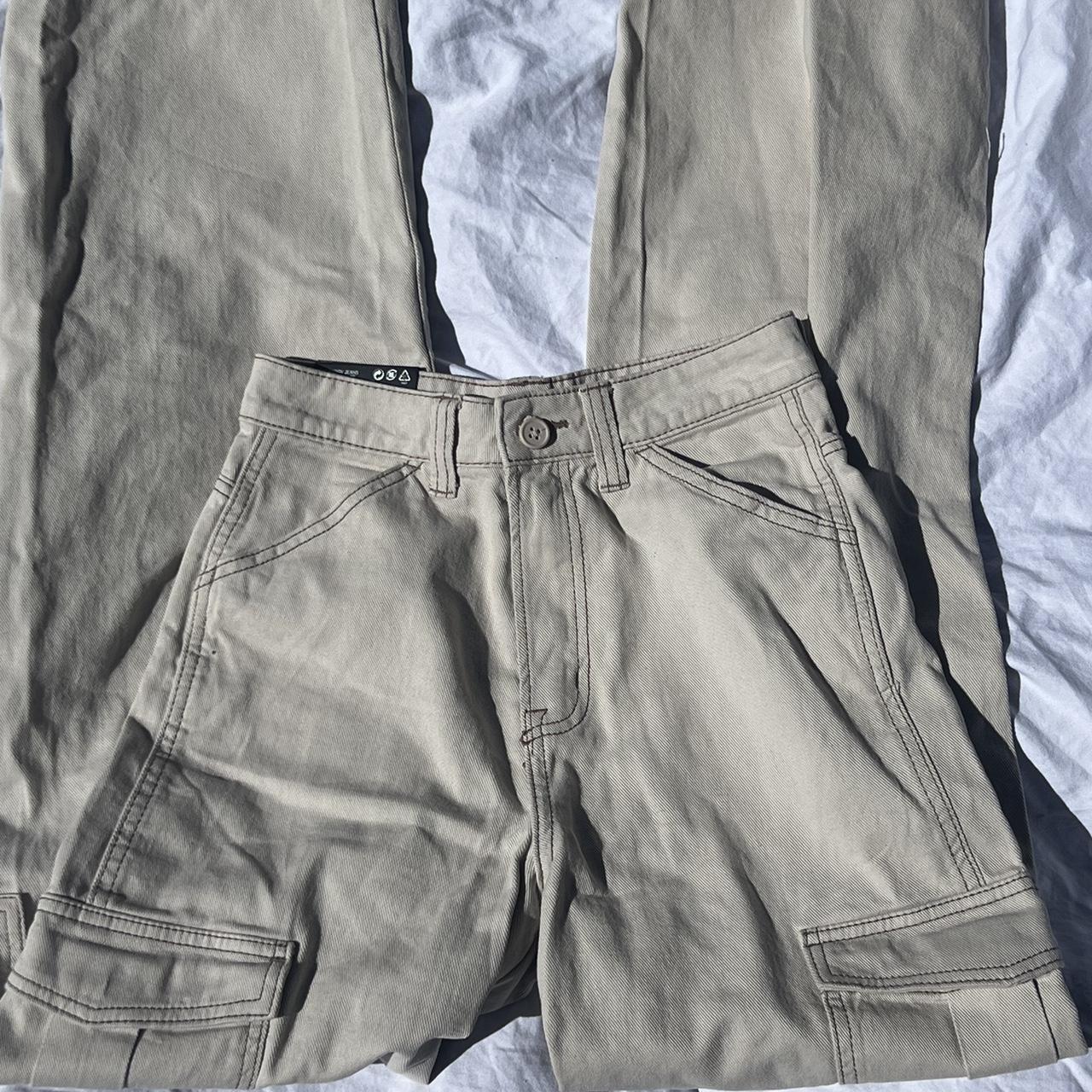 H&M Women's Cream Jeans Depop