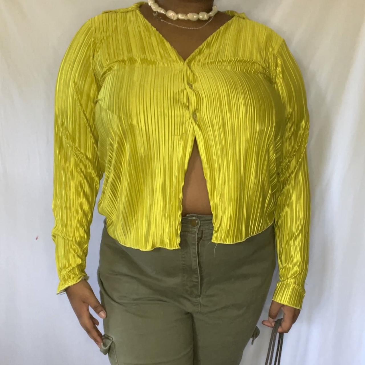Boohoo Plus Women's Yellow and Green Blouse (3)