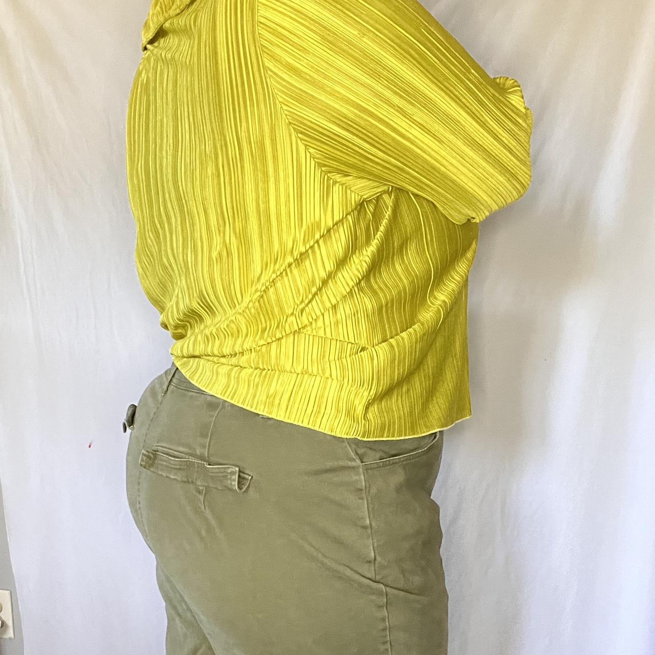 Boohoo Plus Women's Yellow and Green Blouse (2)
