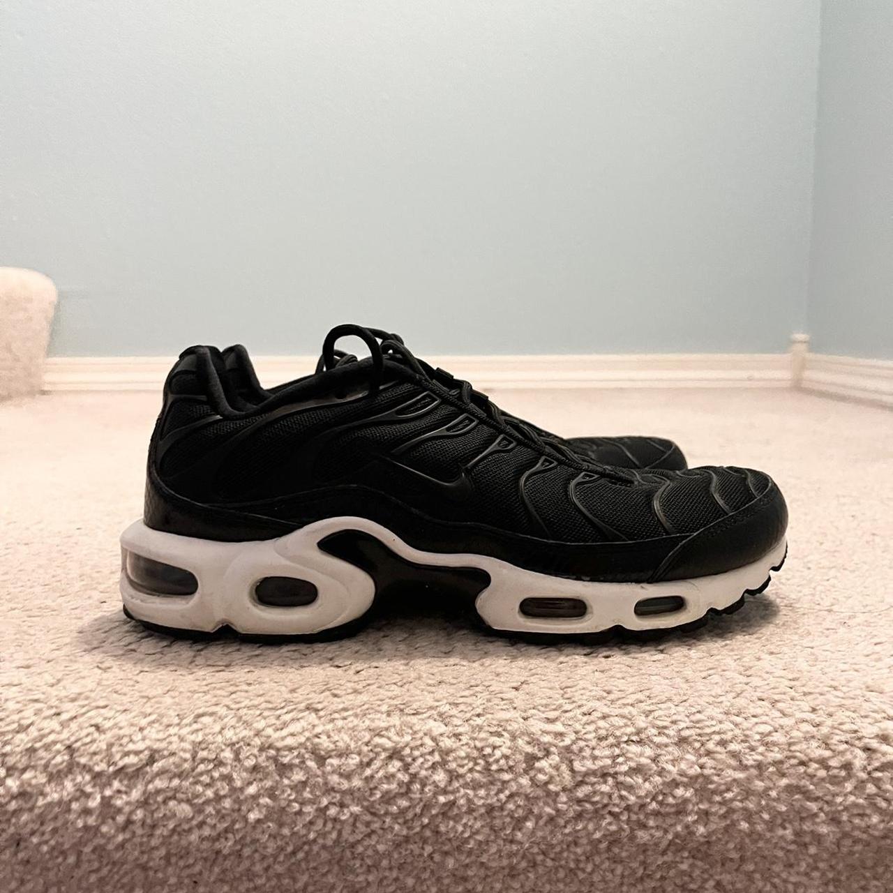 womens black nike air max plus
