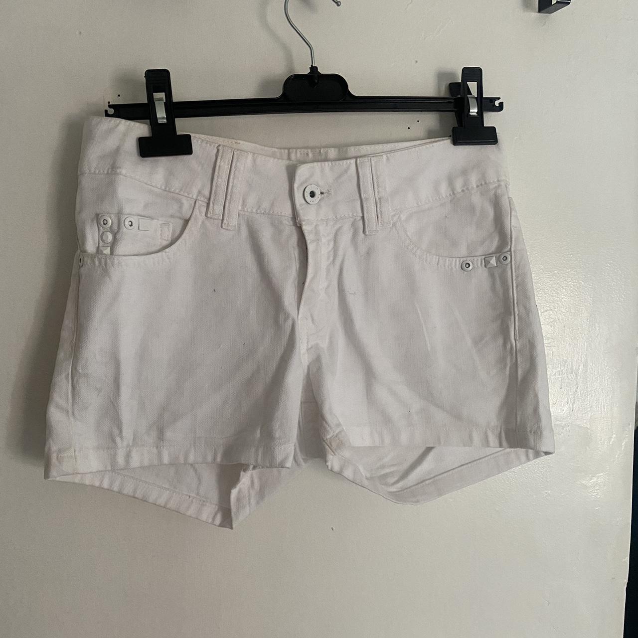 Vintage cute white short shorts Really flattering... - Depop