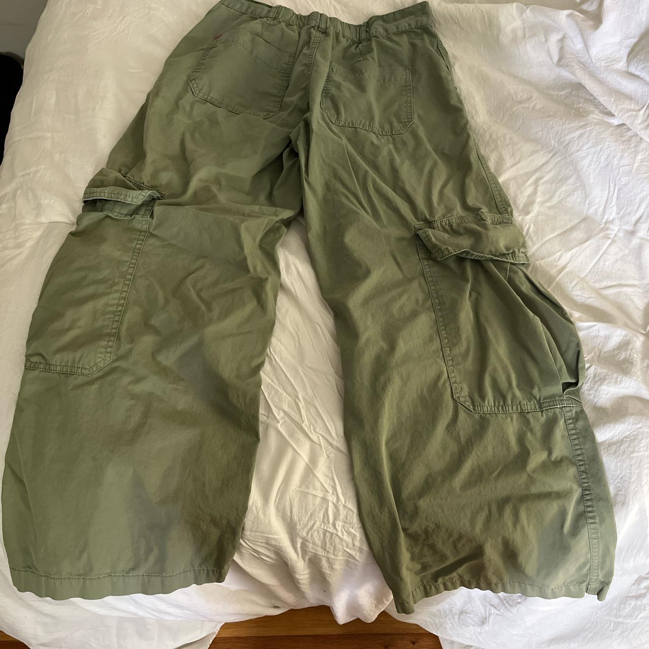 BDG Women's Green Trousers Depop