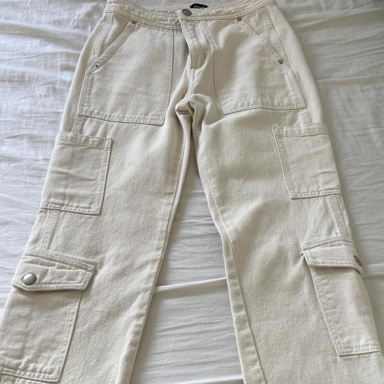 BDG cream cargo pants. Size 25, in perfect condition - Depop
