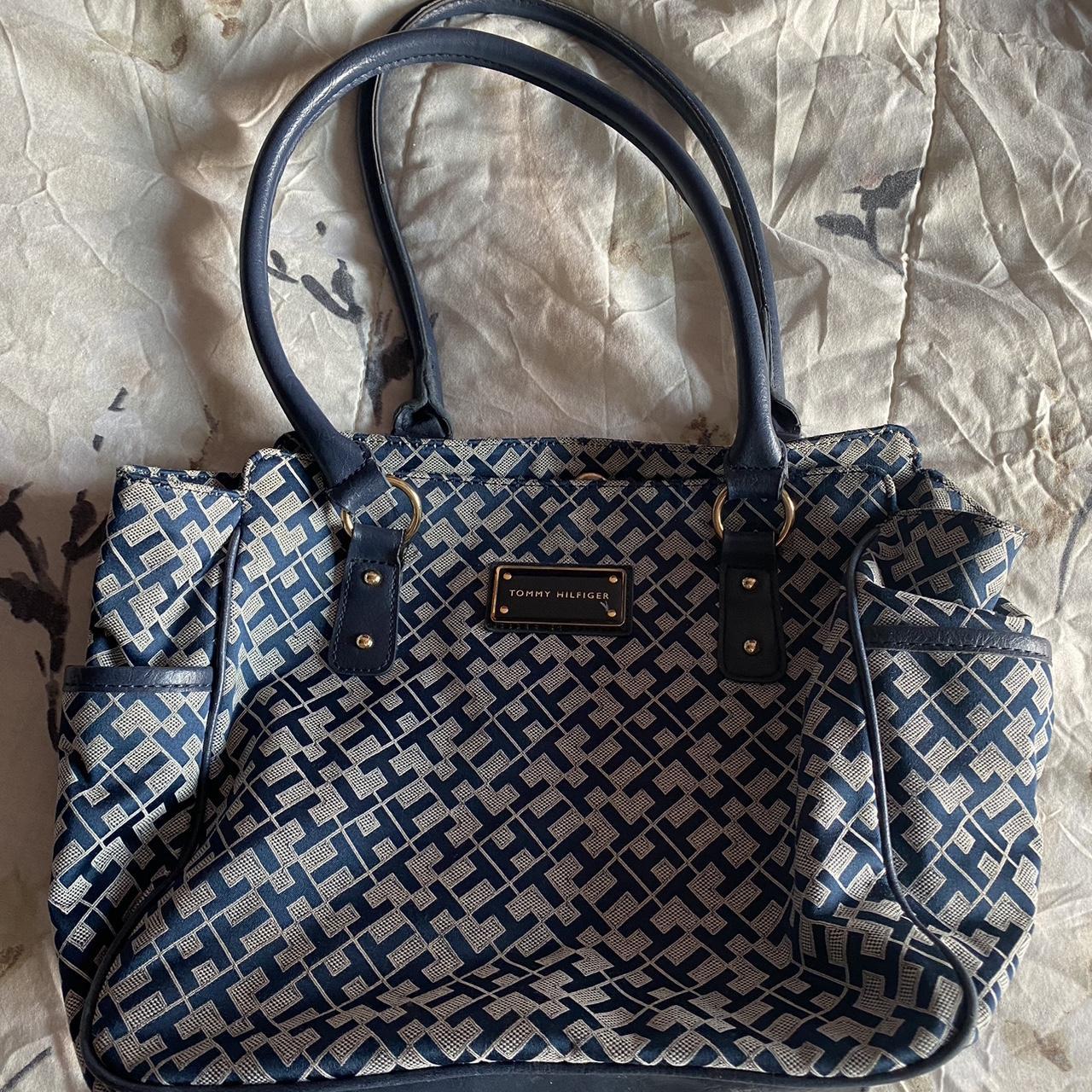 Tommy hilfiger navy handbag hot sale