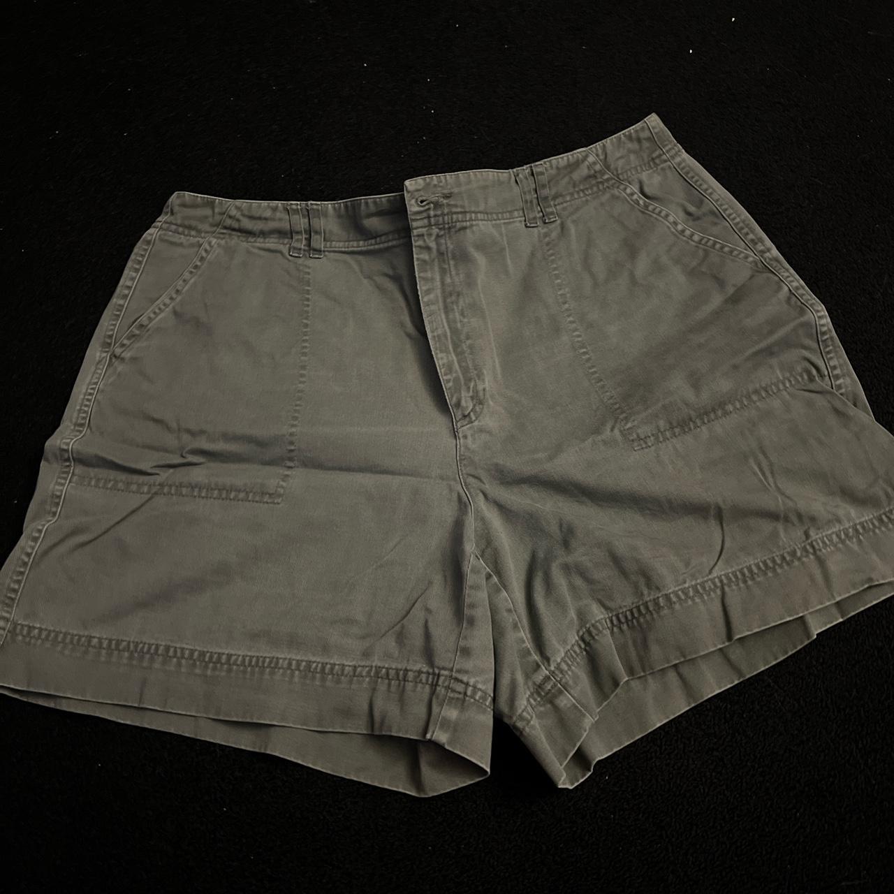 Liz Claiborne Women's Khaki Shorts Depop