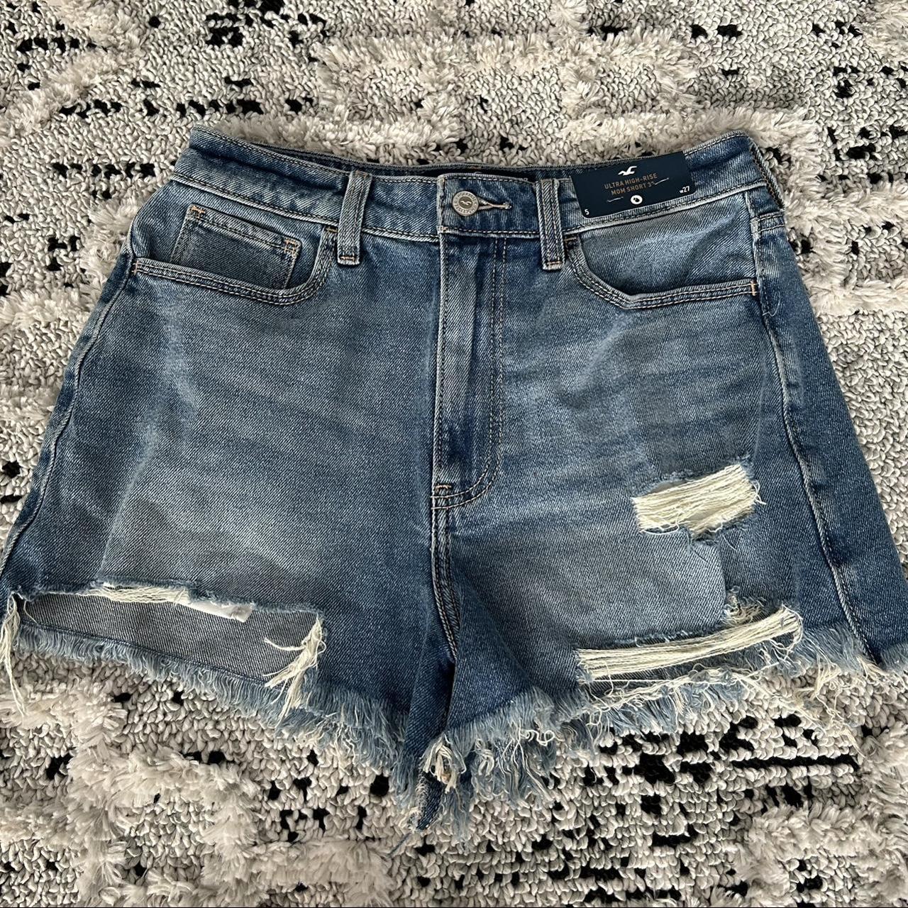 Hollister Ultra High-Rise Mom Shorts 3” Size: 5... - Depop