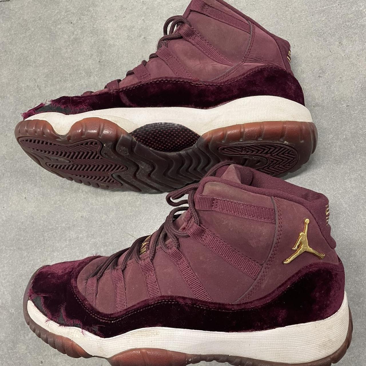 Burgundy on sale jordan 11