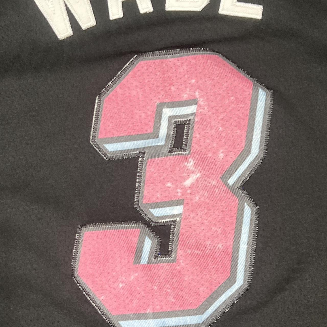 Miami heat wade jersey black - Depop