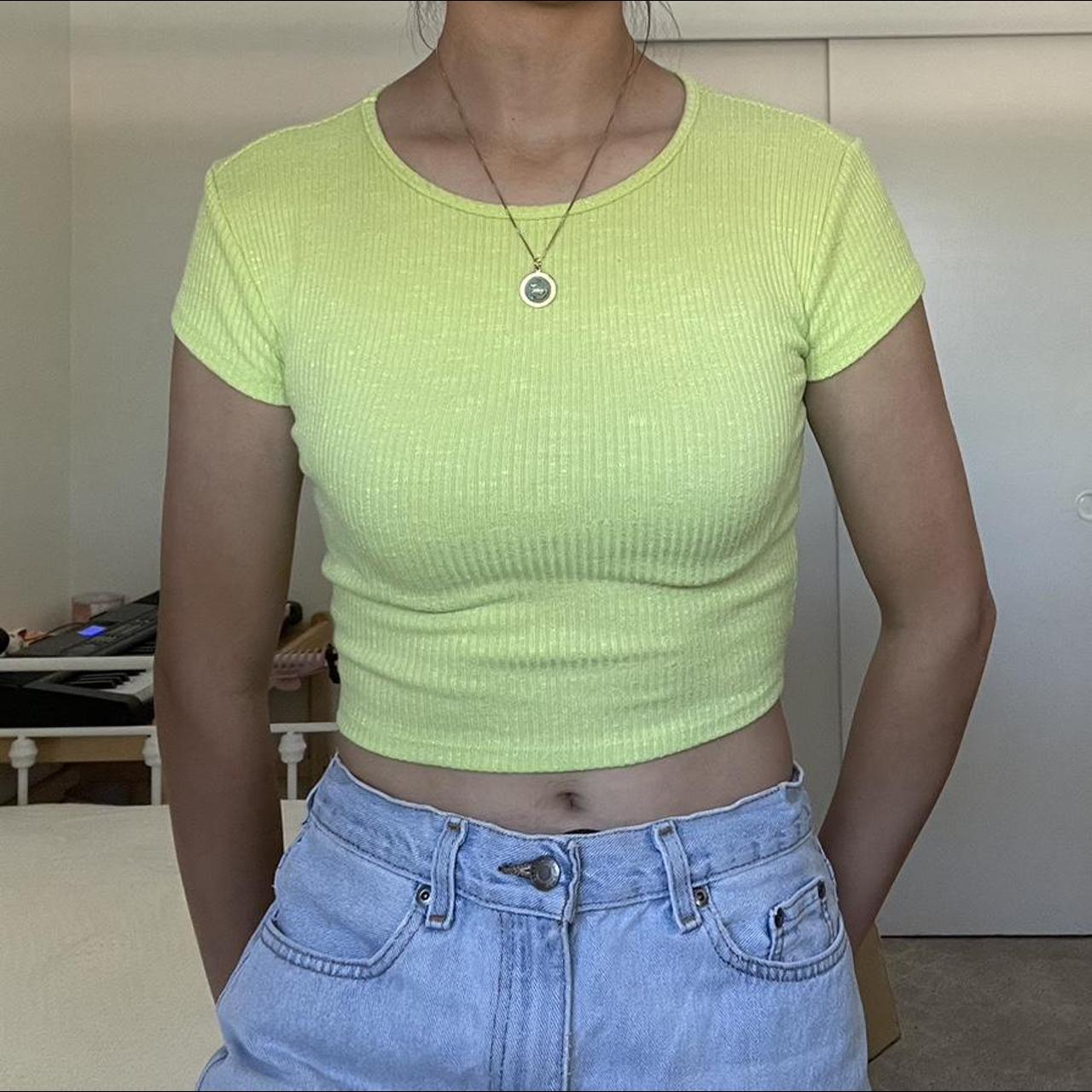 Neon green cropped tee 🤍 No flaws! Depop