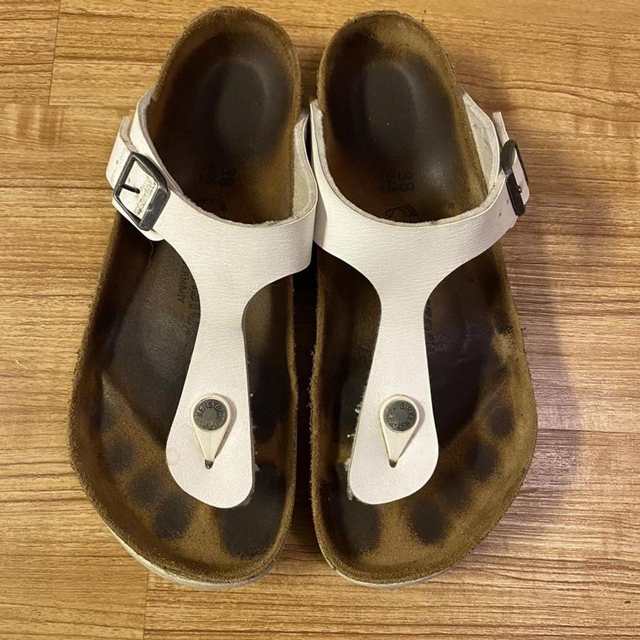 white flip flop birkenstocks - Depop