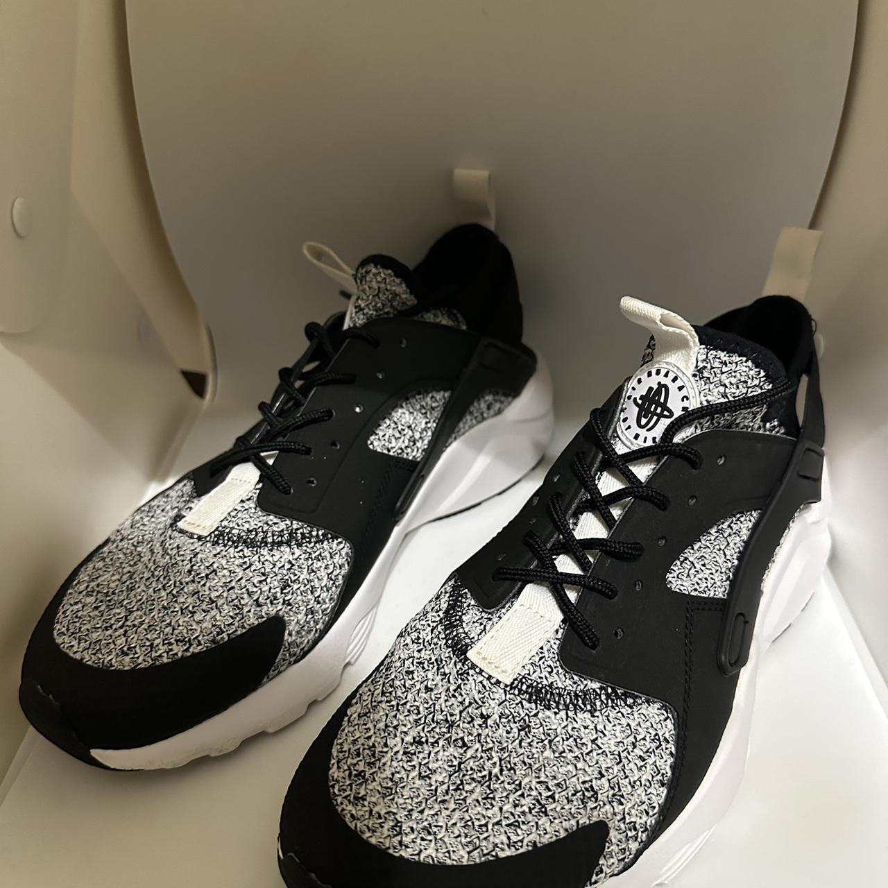 Nike Air Huarache sneakers Oreo Size 9