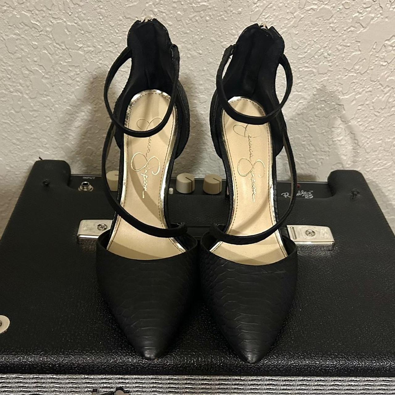 Jessica Simpson black pumps Straps are stretchy US - Depop